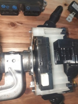 ŘÍZENÍ MOTORU SUZUKI OE 33910-57L0