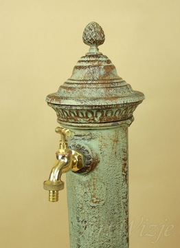 Чугунный столб для точки водоразбора садового гидранта