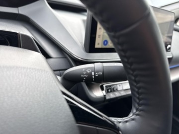 Toyota Prius V (XW60) 2.0  Hybrid Dynamic Force Plug-in 223KM 2023 Toyota Prius Plug-in Hybrid Executive V (2023-), zdjęcie 21