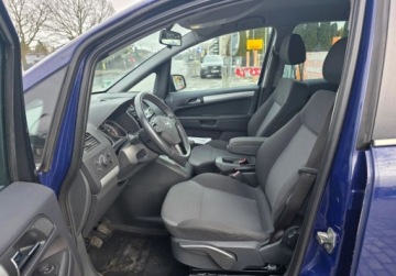 Opel Zafira C 2011 Opel Zafira 1.6Benzynasuper stan 1.6 Benzyna 105KM, zdjęcie 9