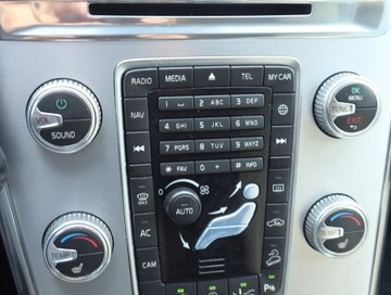 Volvo XC60 I SUV Facelifting 2.4 D4 190KM 2017 Volvo XC60 D4, Salon Polska, 187 KM, 4X4, zdjęcie 12