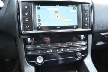 Jaguar F-Pace SUV 2.0 i4D 180KM 2016 Jaguar F-PACE Skóra, NAVI, Kamera, Nowe opony, zdjęcie 7