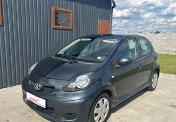 Toyota Aygo I Hatchback 5d Facelifting 1.0 VVT-i 68KM 2012 Toyota Aygo 5-cio drzwiowa, Klimatyzacja, Model po Liftingu Benzyna 68KM, zdjęcie 4