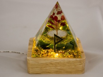 ПОДСТАВКА СВЕТОДИОДНАЯ ПОДСВЕТКА ДЛЯ ФИГУРКИ ПИРАМИДА USB ПОДСВЕТКА 7x7 см