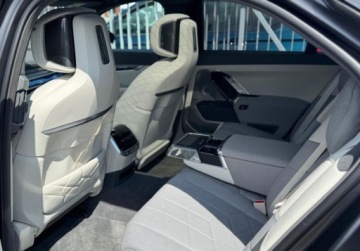 BMW Seria 7 G70 Sedan Plug-In 3.0 M60e 571KM 2024 BMW Seria 7 BMW M760e xDrive 3.0 Hybryda Plug-in 571KM, zdjęcie 20