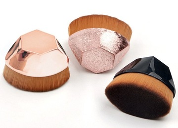 ОДИНАРНАЯ ЩЕТКА для тонального крема, очень плотная и мягкая.