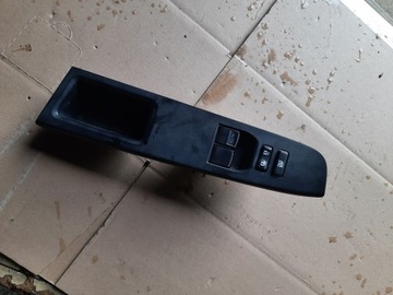 Toyota yaris III Przełącznik panel szyb