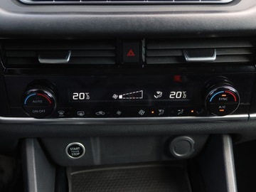 Nissan Qashqai III Crossover 1.3 DIG-T MHEV 158KM 2022 Nissan Qashqai 1.3 DIG-T MHEV, Salon Polska, zdjęcie 16