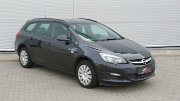 Opel Astra J Sports Tourer Facelifting 1.6 CDTI ecoFLEX 110KM 2015 Opel Astra 1.6D, 110KM, Bezwypadek, zdjęcie 2