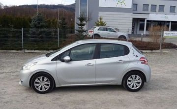 Peugeot 208 I Hatchback 3d 1.2 VTI 82KM 2013 Peugeot 208 1.2 VTI 82KM Klimatyzacja Tablet Nierowna praca silnika Pali J, zdjęcie 3