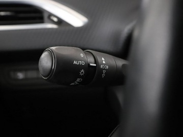 Peugeot 2008 I SUV Facelifting 1.2 PureTech 110KM 2017 Peugeot 2008 1.2 Automat Crossway Panorama Navi, zdjęcie 31