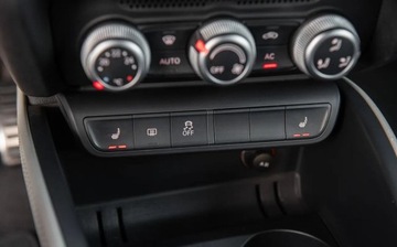 Audi A1 I Hatchback 3d 1.6 TDI 105KM 2011 Audi A1 3-drzwiowe 1.6TDI 105KM Navi Ledy Xenon Alu Pdc Po Serwsie 1.6, zdjęcie 21