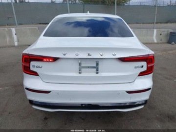 Volvo S60 III 2024 Volvo S60 B5 Core Dark Theme 2024 2.0L 2.0 Benzyna 247KM, zdjęcie 4