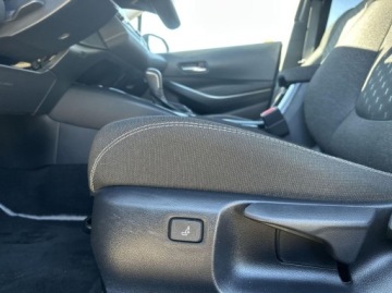 Toyota Corolla XII Sedan Facelifting 1.8 Hybrid 140KM 2023 Toyota Corolla Corolla 1.8 Hybrid StyleGwarancjaSalon Polska drugi komplet, zdjęcie 9