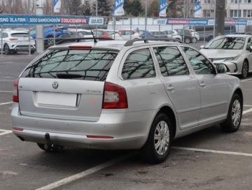 Skoda Octavia II Kombi 1.6 TDI CR DPF 105KM 2012 Skoda Octavia 1.6 TDI, Klima, Klimatronic, zdjęcie 4