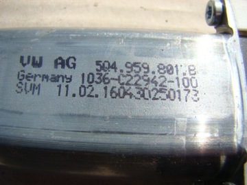 MOTOREK OKNO LEVÝ PŘEDNÍ VW PASSAT B8 5Q4959801B