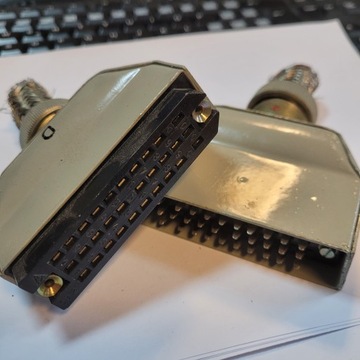 Вилка PLUG «мама» и «папа» 350 В 6 А CS.121-130.1