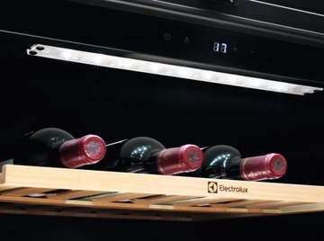 Холодильник для вина Electrolux EWUS052B5B