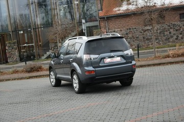 Mitsubishi Outlander II 2.2 DID DOHC 156KM 2007 Mitsubishi Outlander 2.2DiD 2007r 7os. Skóra, zdjęcie 3