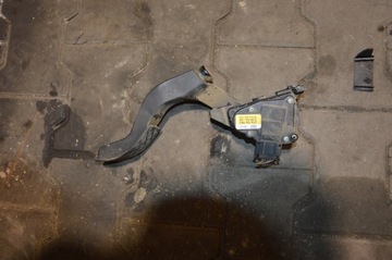 VW Passat B5 FL Pedał gazu 8D1723523E