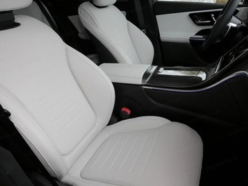 Mercedes GLC C254/X254 2025 GLC Coupe 300 e 4-Matic AMG Line 2.0 (360KM) 2025, zdjęcie 4