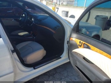 Mercedes Klasa E W212 2009 Mercedes-Benz Klasa E 550 2009 5.5 Benzyna 382KM, zdjęcie 7