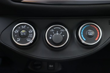 Toyota Yaris III Hatchback 5d Facelifting 2017 1.5 Dual VVT-iE 111KM 2018 Toyota Yaris 1.5 Dual VVT-i, Salon Polska, zdjęcie 15