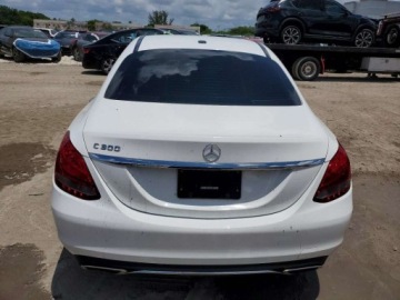 Mercedes Klasa C W205 2016 Mercedes-Benz Klasa C 300 2016 2.0 Benzyna 254KM, zdjęcie 2