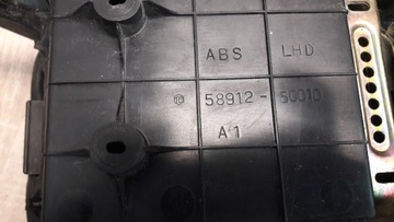 5891250010 LOKETNÍ OPĚRKA LEXUS LS400