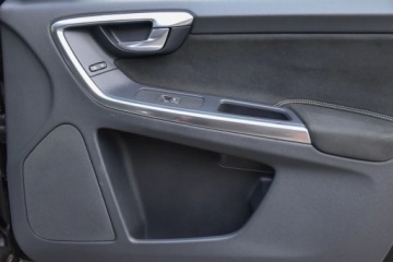 Volvo XC60 I SUV Facelifting 2.0 D4 DRIVE-E 190KM 2017 Volvo XC 60 VOLVO XC60 2.0 D4 190KM R-DESIGN BLIS Navi Kamera Gwarancja 12, zdjęcie 23