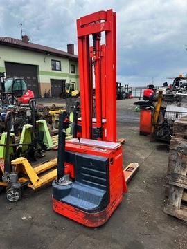 Тележка с поддонами LINDE L12, мачта 3,70 м, грузоподъемность 1200 кг.