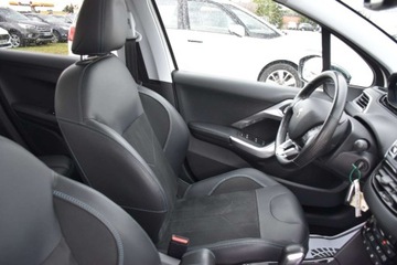 Peugeot 2008 I SUV Facelifting 1.2 PureTech 110KM 2018 Peugeot 2008 NaviKamera SkoraAlcantara Ambiente Led Panorama Klimatronic, zdjęcie 9