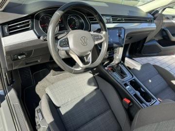 Volkswagen Passat B8 Variant Facelifting 2.0 TDI SCR 150KM 2020 Volkswagen Passat Variant Led, Navi, Grzane fotele, zdjęcie 8