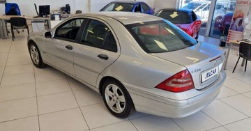 Mercedes Klasa C W203 Sedan W203 2.1 (C 220 CDI) 143KM 2003 Mercedes-Benz Klasa C C220 143KM Klimatyzacja W203 2.1 Diesel 143KM, zdjęcie 6