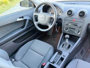 Audi A3 8P Hatchback 3d 1.6 102KM 2004 Audi A3 3-drzwiowe 1.6mpi 102KM Klima Alusy Grzane fotele Sprawdz 1.6, zdjęcie 2