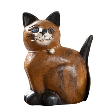 Drewniana rzeźbiona statua kota, figurka kociaka o