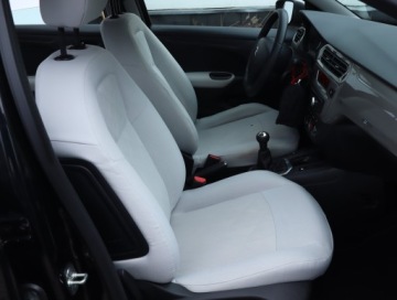 Citroen C-Elysee II Sedan Facelifting 1.6 VTi 115KM 2017 Citroen C-Elysee 1.6 VTi, Salon Polska, zdjęcie 8