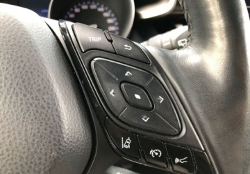 Toyota C-HR I Crossover 1.8 Hybrid 122KM 2018 Toyota C-HR CHR 1.8 Hybrid Prestige Kamera cofania Toyota Mikolajczak, zdjęcie 23