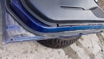 DVEŘE LEVÝ PŘEDNÍ SUBARU IMPREZA II KOMBI 00- 95H