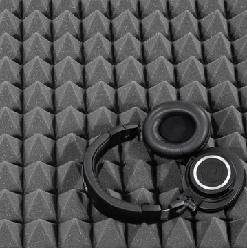 Самоклеящаяся АКУСТИЧЕСКАЯ ПЕНА ПИРАМИДА 4 см 2х1 звукоизоляция помещения студии