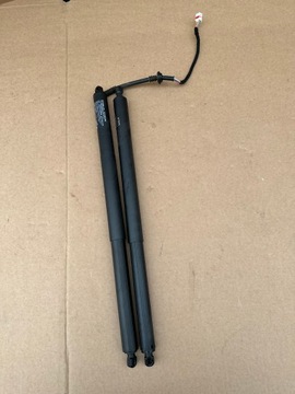 VZPĚRA/TLAKOVAČ KRYT KUFRU LEVÝ KIA EV6 81831-CV100