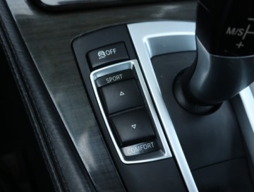 BMW Seria 5 F10-F11 Touring 520d 184KM 2012 BMW 5 520d, 181 KM, Automat, Skóra, Xenon, zdjęcie 18