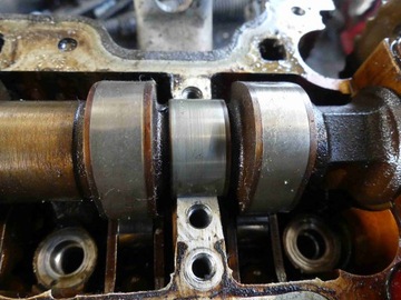 HLAVA OPEL CORSA C Z12XEP 55355430 1,2 16V HŘÍDELE