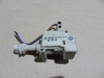 SIŁOWNIK KLAPKI WLEWU PALIWA VW TOURAN 1T0810773 3B0959782
