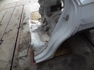 ЗАД ЧЕТВЕРТЬ ЛЕВАЯ ПРАВАЯ ЗАДНЯЯ РЕМЕНЬ СТЕНА ПОЛА ВАННА SKODA KAROQ 17-57A