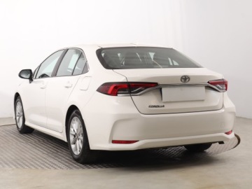 Toyota Corolla XII Sedan 1.5 VVT-i 125KM 2021 Toyota Corolla 1.5 VVT-i, Salon Polska, zdjęcie 3