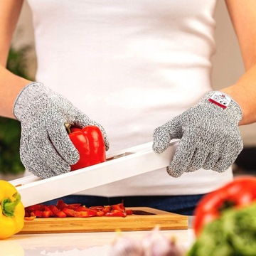 Устойчивые к порезам защитные металлические перчатки.