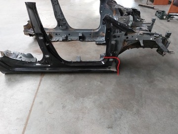 ФАРТУК ПЕРЕДНЕЙ ЧЕТВЕРТИ ПРАВЫЙ RENAULT MEGANE IV