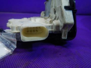 AUDI A4 B7 KOMBI ZÁMEK PŘEDNÍ LEVÝ 9 PIN 8E1837015