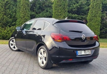 Opel Astra J Hatchback 5d 1.7 CDTI ECOTEC 110KM 2010 Opel Astra 1.7 CDTI DPF Cosmo, zdjęcie 10